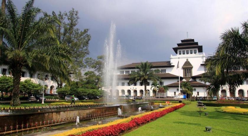 Kedaton Hotel Bandung Zewnętrze zdjęcie